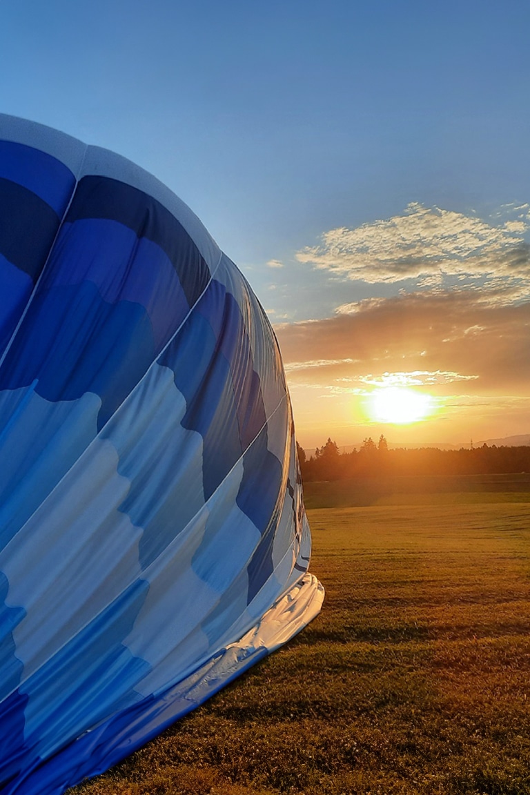 kontakt-heissluftballon-sonnenuntergang-mobile