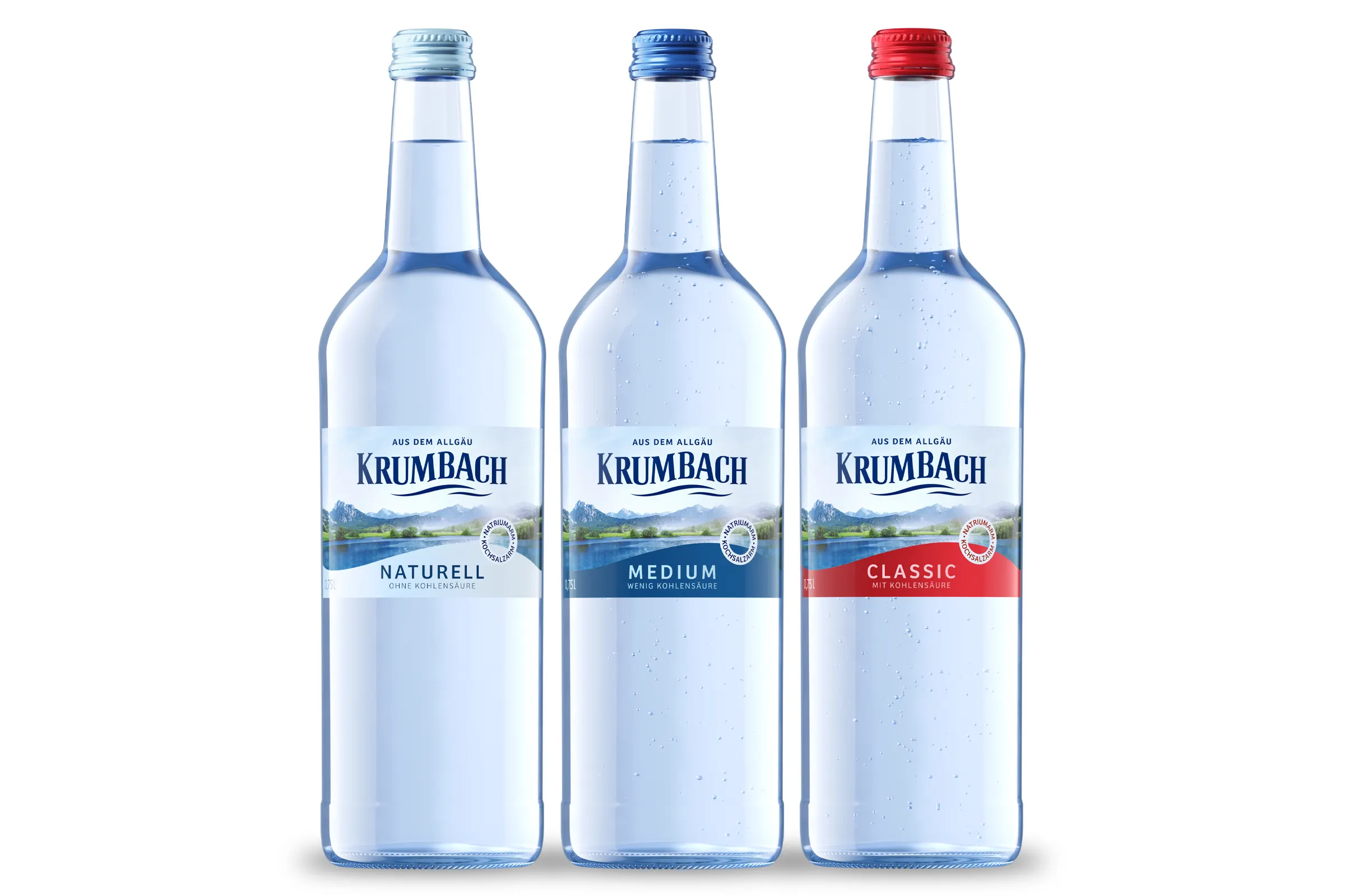 Krumbach Mineralwasser in Glasflaschen mit Naturell, Medium und Classic vor weißem Hintergrund