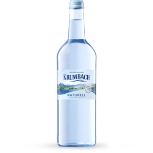 Einzelflasche Krumbach Naturell, 0,75 L Glas, vor transparentem Hintergrund